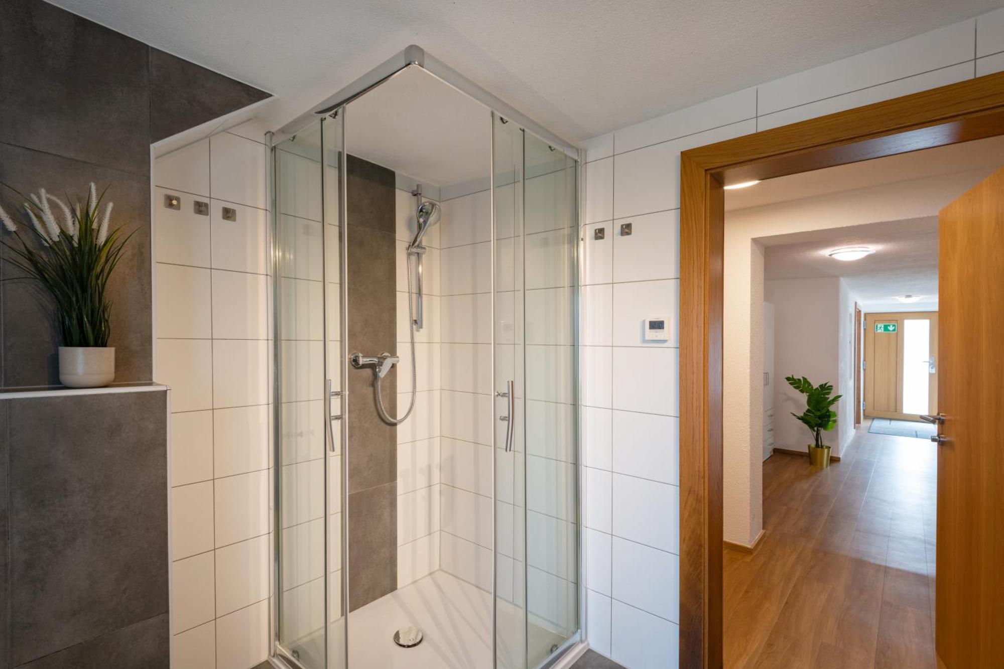 Modernes Apartment - 3 Schlafzimmer - 2 Kostenlose Parkplaetze 菲根 外观 照片
